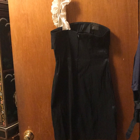 Dress - Picture 3 of 3